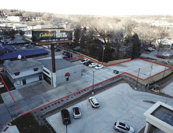 8012 W Dodge Rd, Omaha, NE 68114
